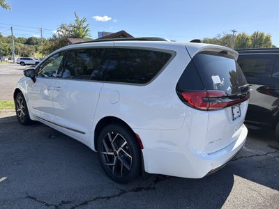 2027 Chrysler Pacifica Pinnacle AWD