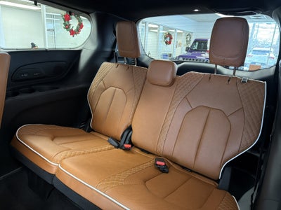 2026 Chrysler Pacifica Pinnacle AWD