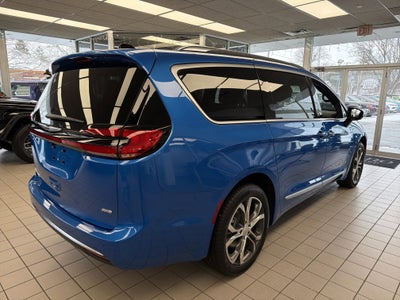 2026 Chrysler Pacifica Pinnacle AWD