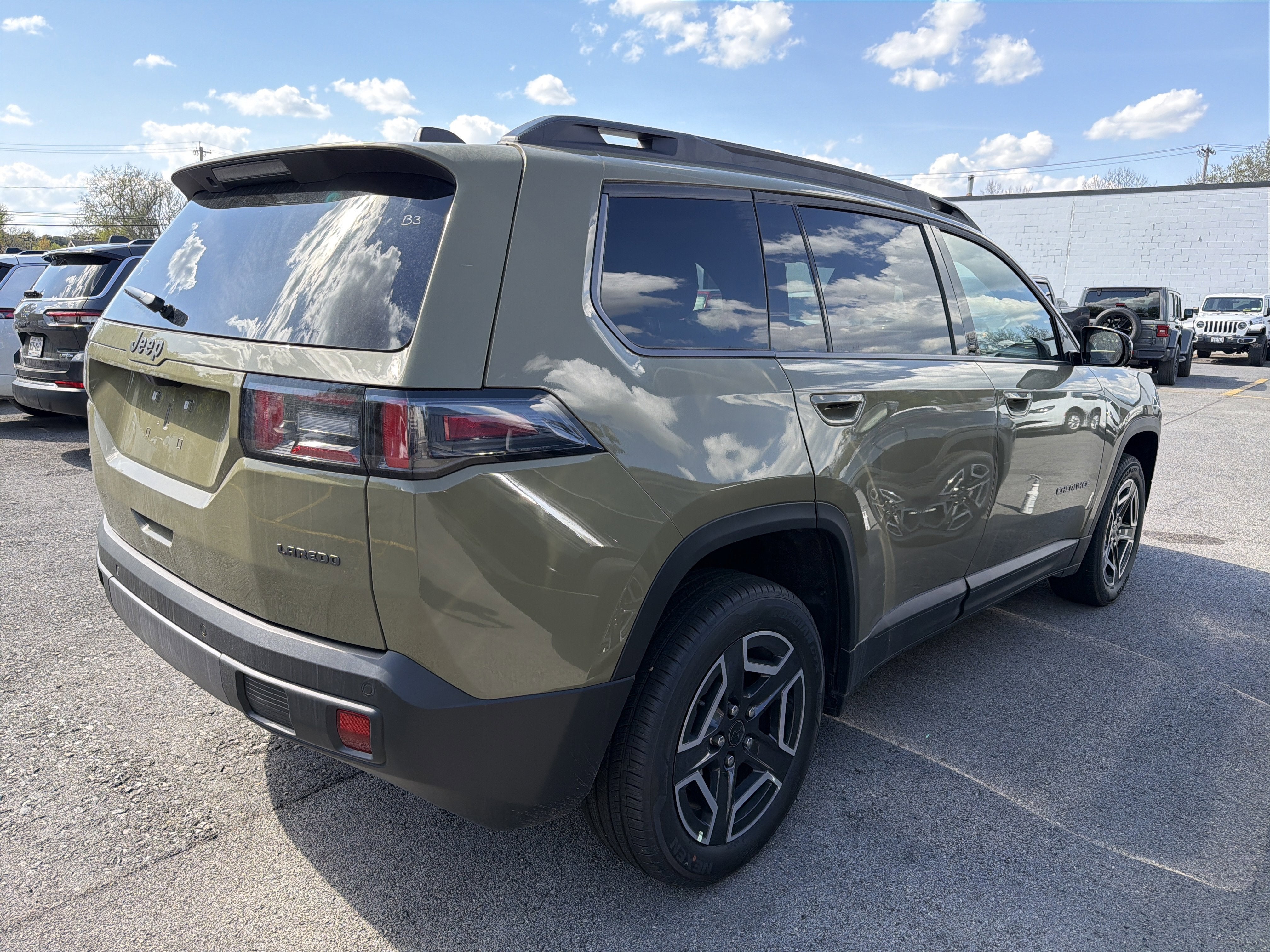 2026 Jeep Cherokee Laredo