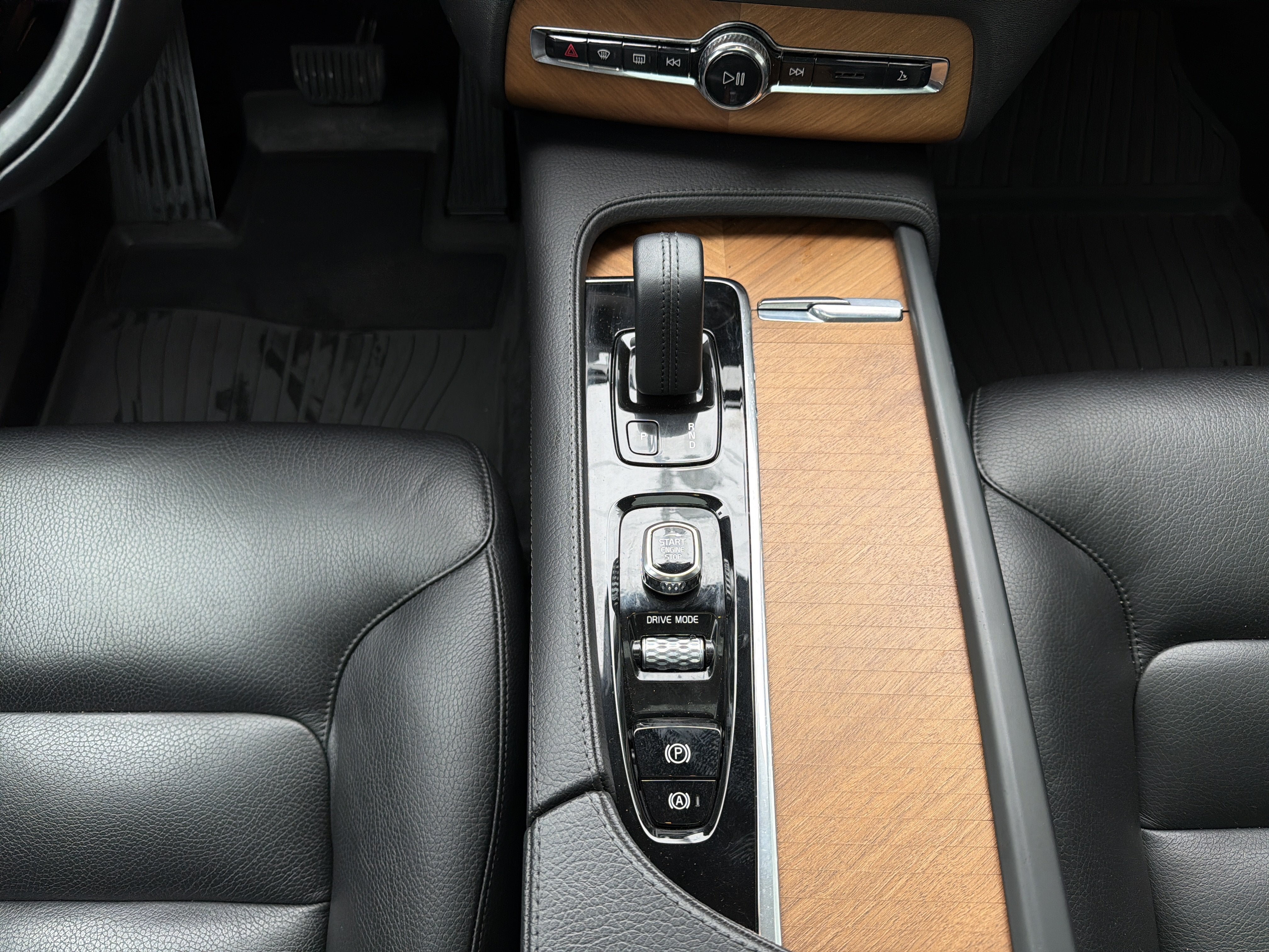 2021 Volvo XC90 Base