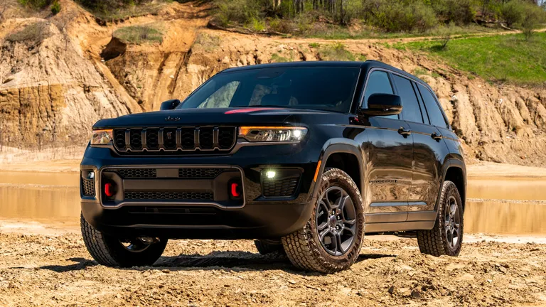 2027 Jeep Grand Cherokee Trailhawk off-road